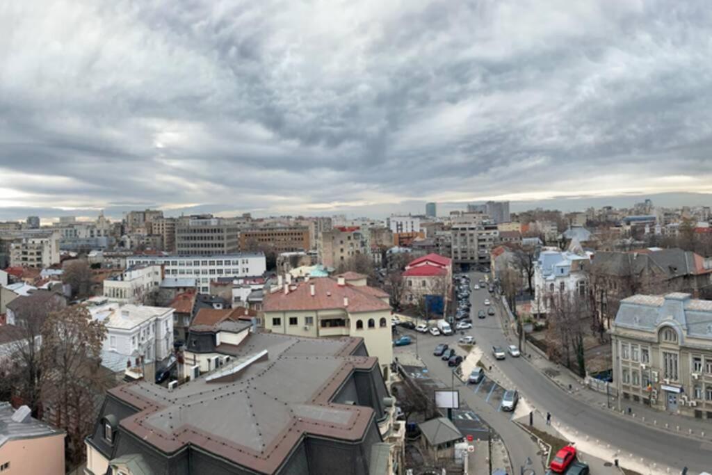 Stunning Views - Location - Netflix + Balcony Apartment Bukarest