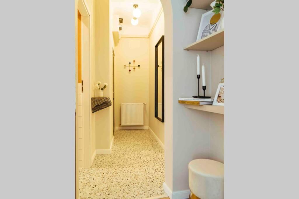 Stunning Views - Location - Netflix + Balcony Apartment *