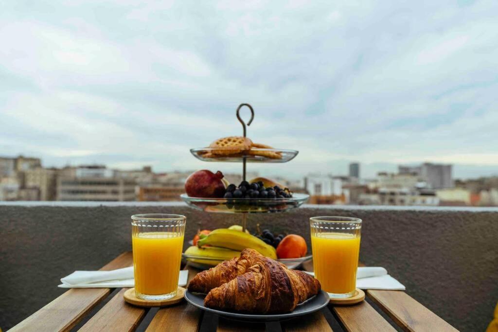 Apartment Stunning Views - Location - Netflix + Balcony