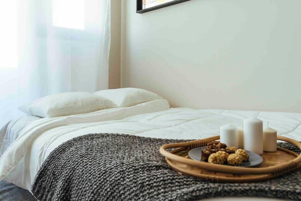 Stunning Views - Location - Netflix + Balcony Apartment *