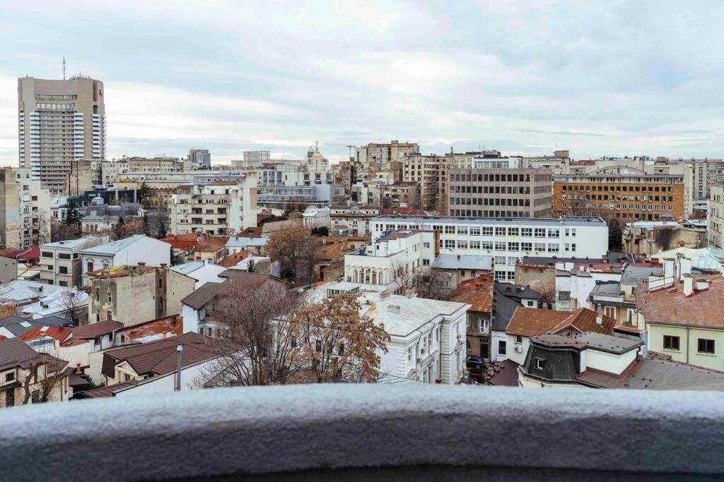 Apartment Stunning Views - Location - Netflix + Balcony