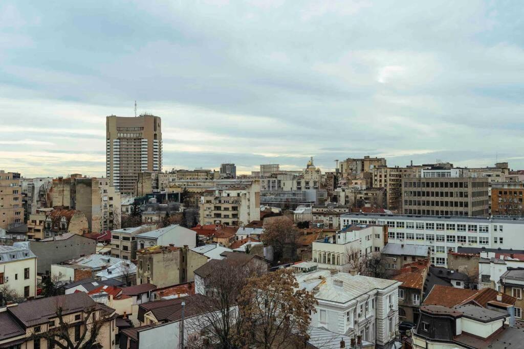Stunning Views - Location - Netflix + Balcony Apartment Bukarest