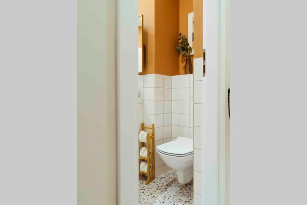 Apartment Stunning Views - Location - Netflix + Balcony *