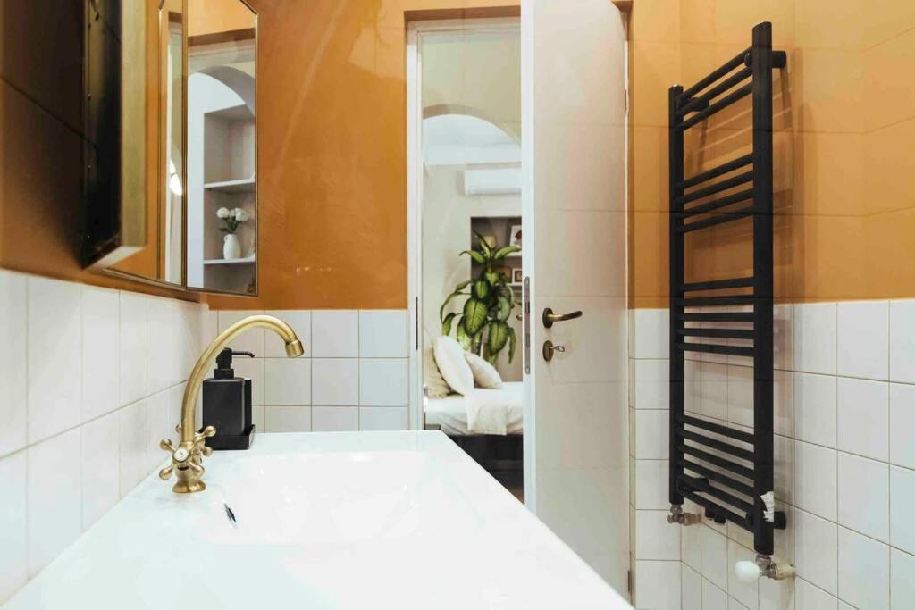 Stunning Views - Location - Netflix + Balcony Apartment *