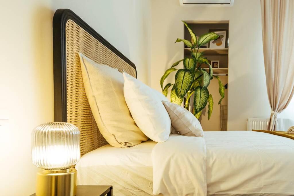 Apartment Stunning Views - Location - Netflix + Balcony